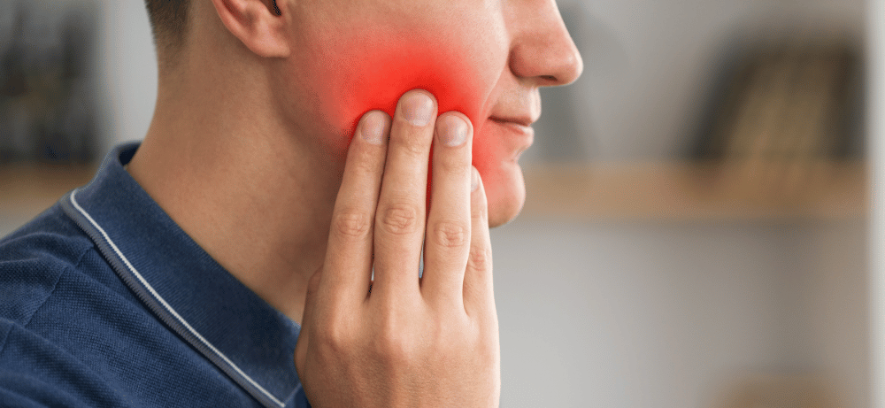 man med tandvärk från visdomstand