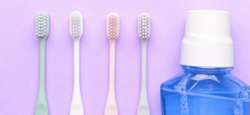tandborstar och munskölj som motverkar plack